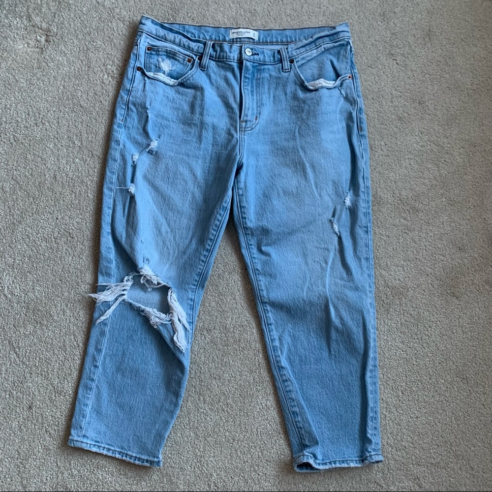 Abercrombie & Fitch midrise boyfriend jeans 32/14 short distressed